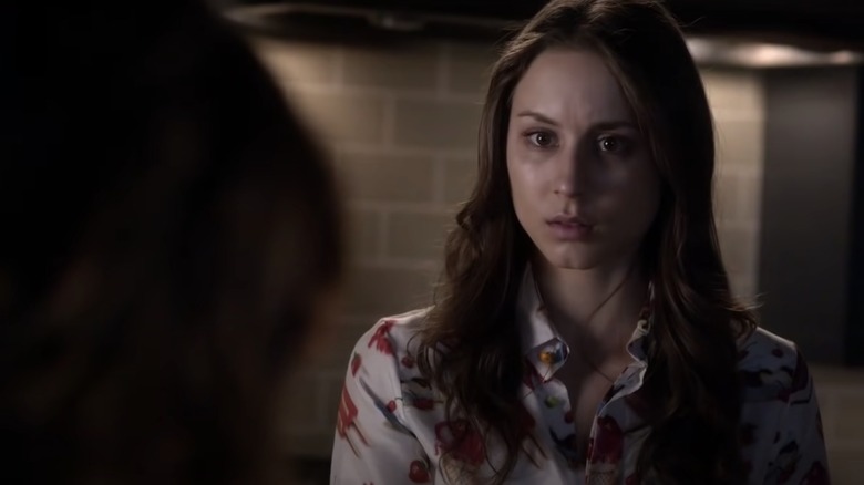 Troian Bellisario dans Pretty Little Liars