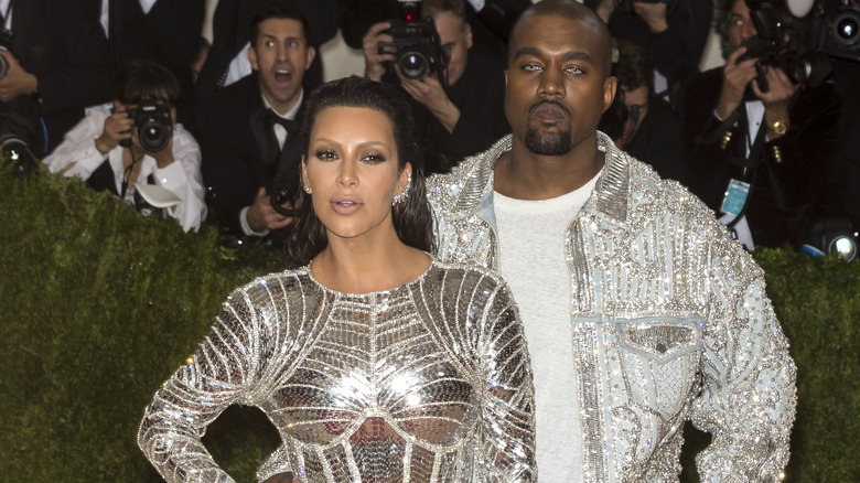 Kim Kardashian et Kanye "Ye" West posent