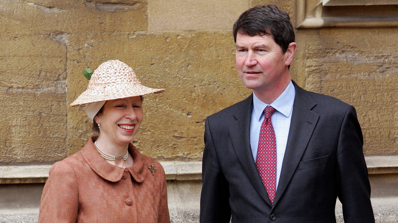 La princesse Anne souriant avec Sir Timothy Laurence 