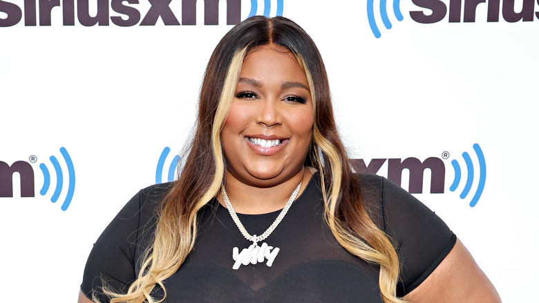 Lizzo souriant