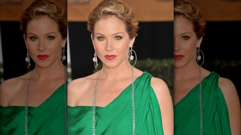 Christina Applegate décontractée, robe verte