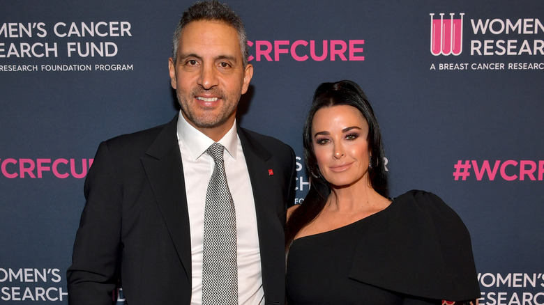 Mauricio Umansky et Kyle Richards posent