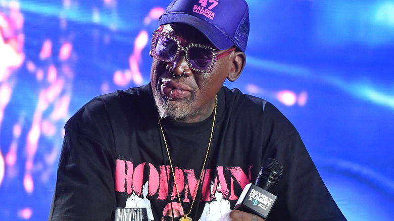 Dennis Rodman parle sur scène