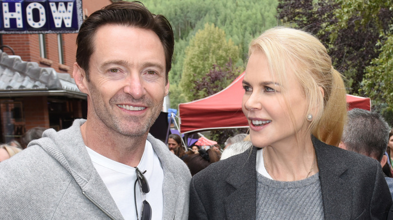 hugh jackman souriant nicole kidman