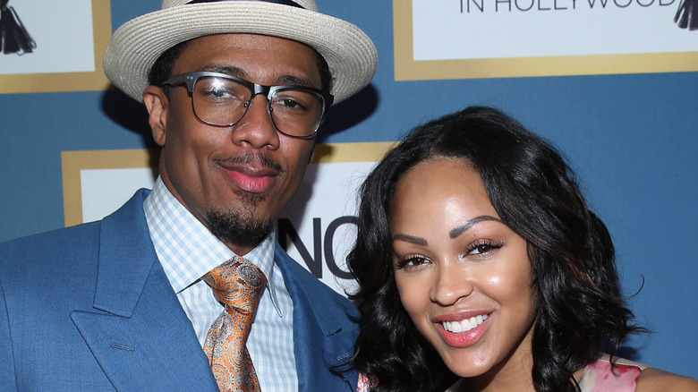 Meagan Good et Nick Cannon, tous deux souriants