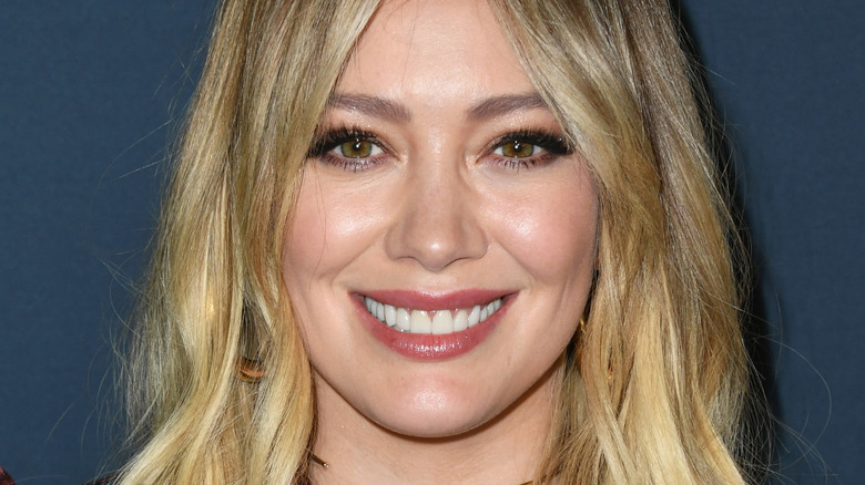 Hilary Duff souriante