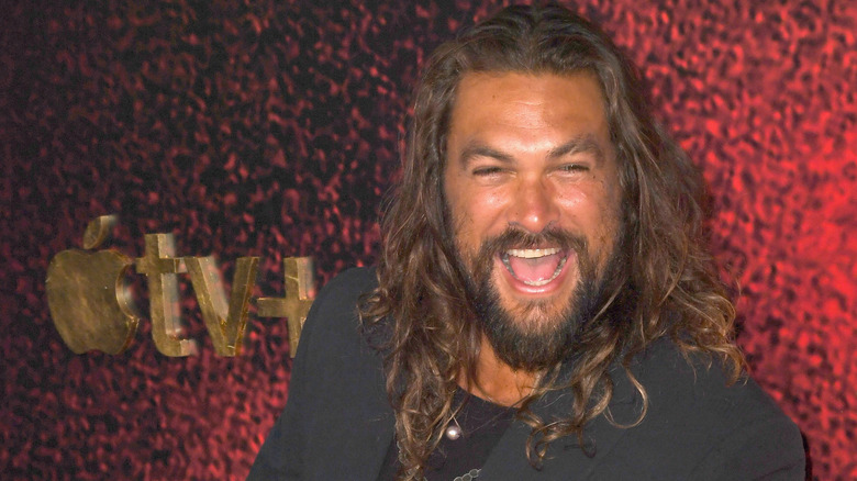 Jason Momoa en riant