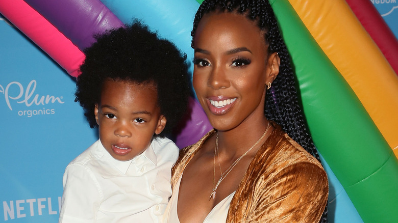 Kelly Rowland pose avec son fils