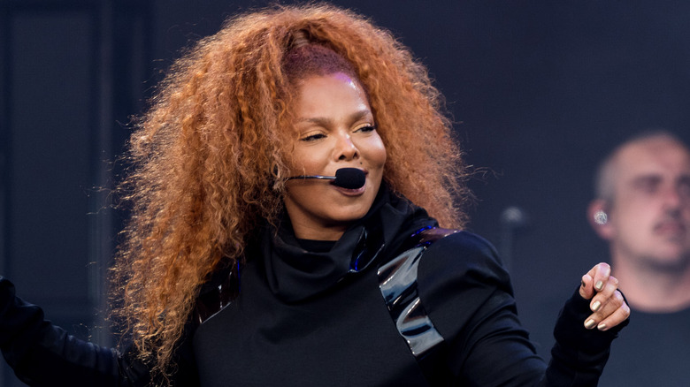 Janet Jackson chante