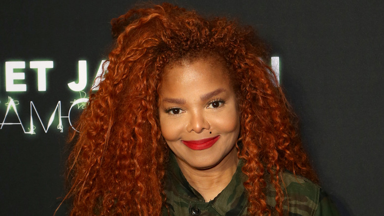 Janet Jackson souriant