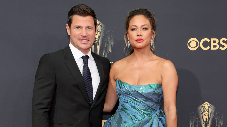 Nick et Vanessa Lachey posent