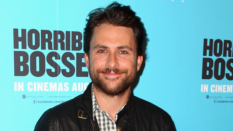 Charlie Day souriant 