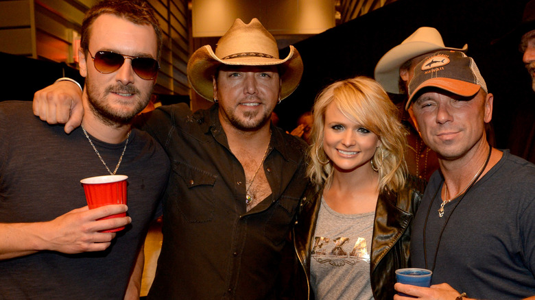 Eric Church et Miranda Lambert posent avec des amis