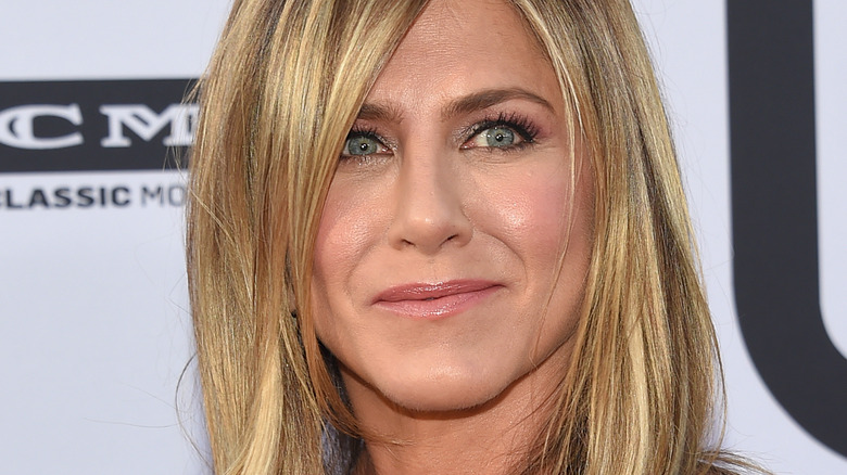 Jennifer Aniston souriante