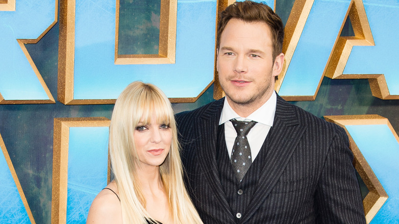 Anna Faris et Chris Pratt souriant