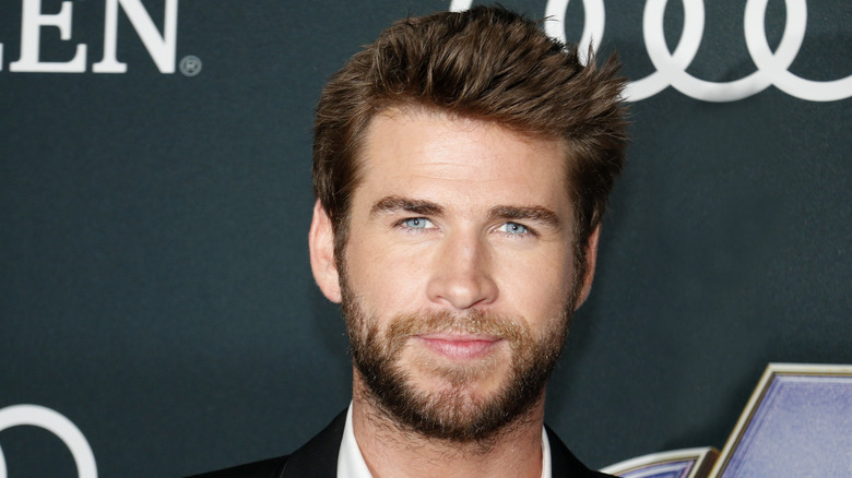 barbe de liam hemsworth