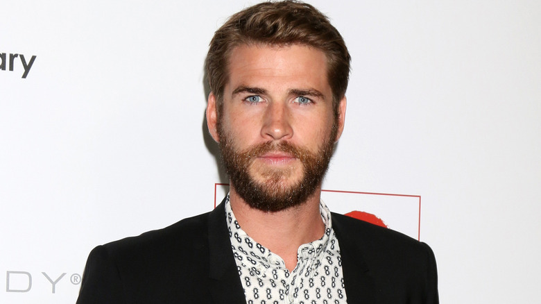 barbe de liam hemsworth