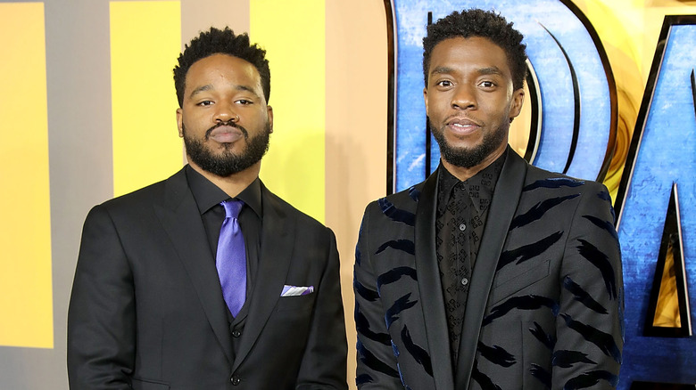 Ryan Coogler et Chadwick Boseman posant ensemble