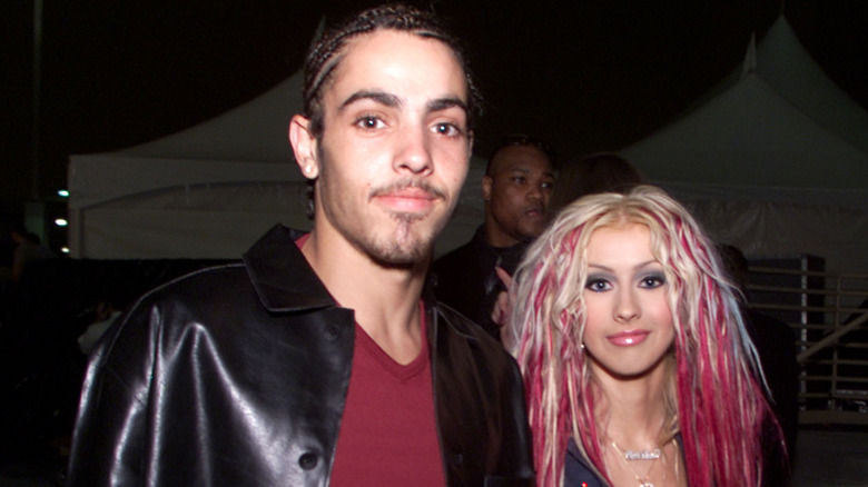 Jorge Santos marchant avec Christina Aguilera