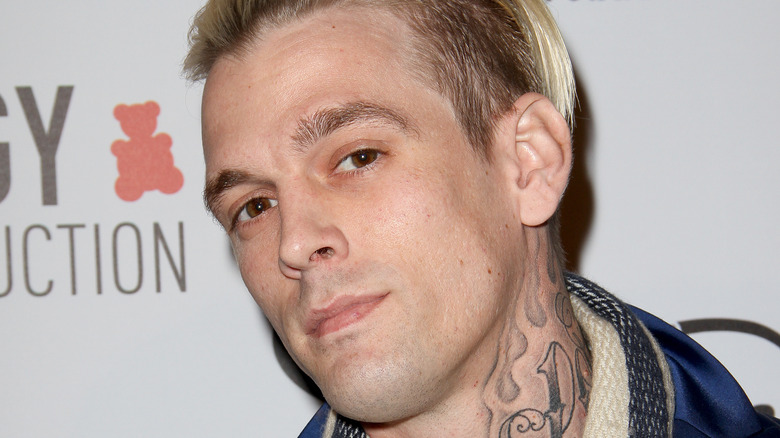 Le tatouage de la nuque d'Aaron Carter