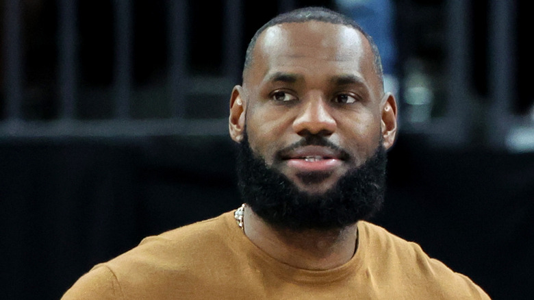 LeBron James avec une barbe