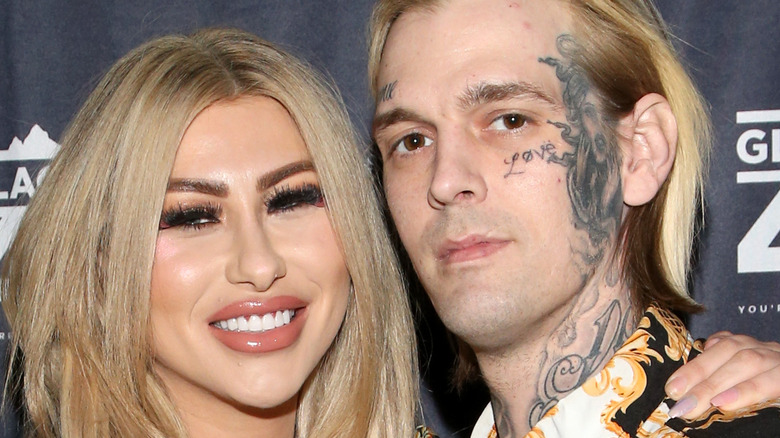 Aaron Carter et son ex-fiancée Melanie Martin assistent à un événement 