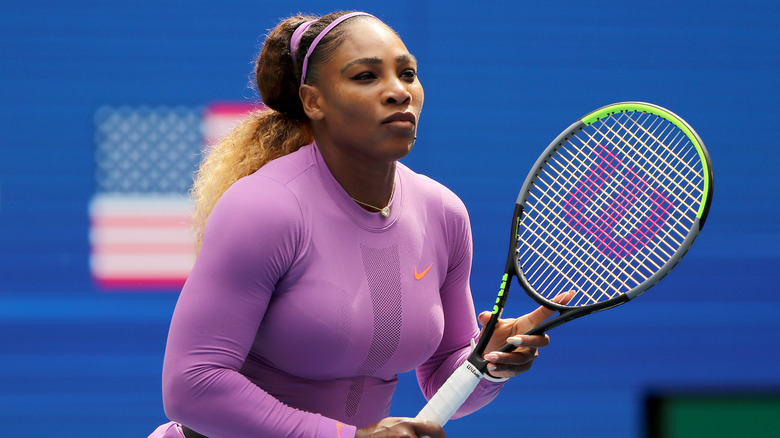 Serena Williams joue au tennis