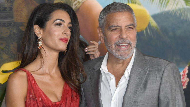 George Clooney, Amal Clooney posant