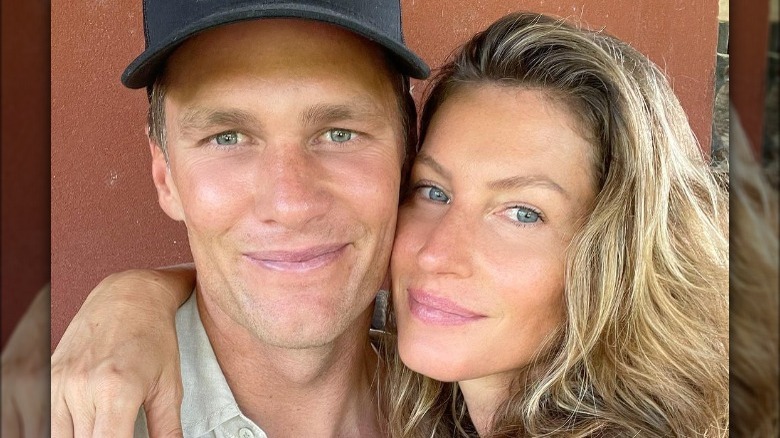 Gisele Bundchen fait un câlin à Tom Brady