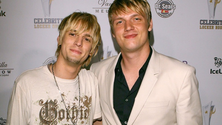 Nick Carter et Aaron Carter arrivant à une fête 