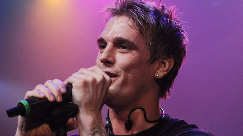 Aaron Carter chante