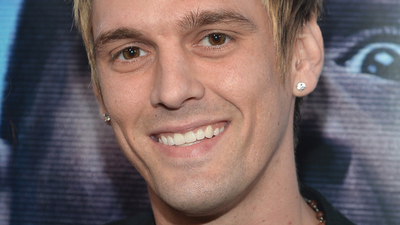 Aaron Carter sourit