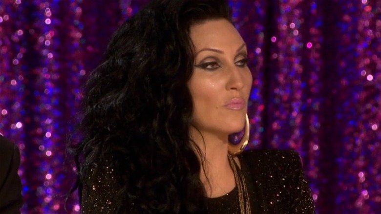 Michelle Visage sur Drag Race S4 semble sévère