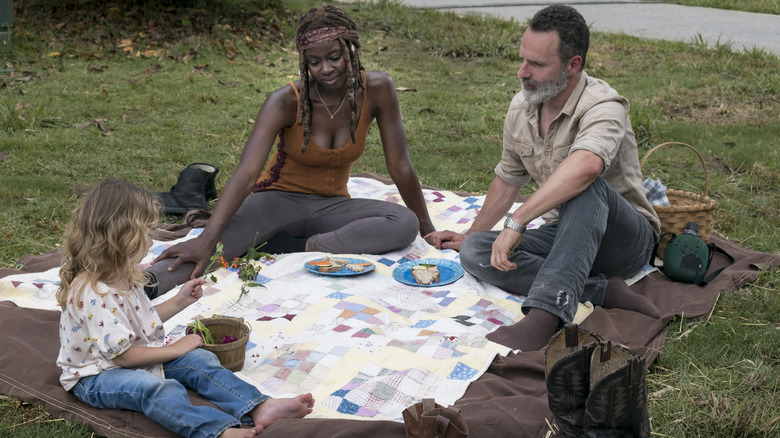 Danai Gurira, Andrew Lincoln et Chloe Garcia-Frizzi sur une couverture