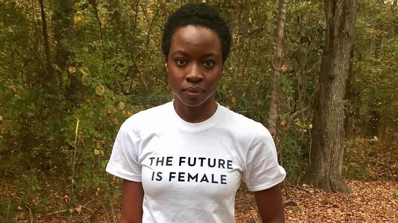 Danai Gurira porte un t-shirt The Future is Female