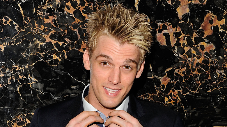 Aaron Carter aux cheveux hérissés