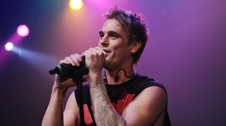 Aaron Carter chantant