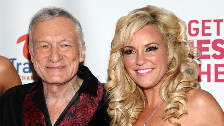 Bridget Marquardt et Hugh Hefner posent 