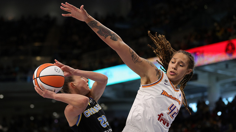 Brittney Griner joue au basket