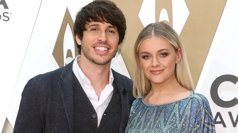 Morgan Evans et Kelsea Ballerini sourient