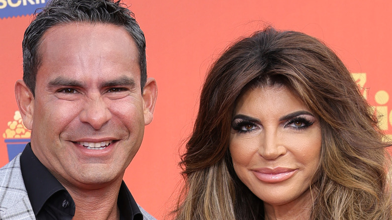 Luis Ruela et Teresa Giudice souriant