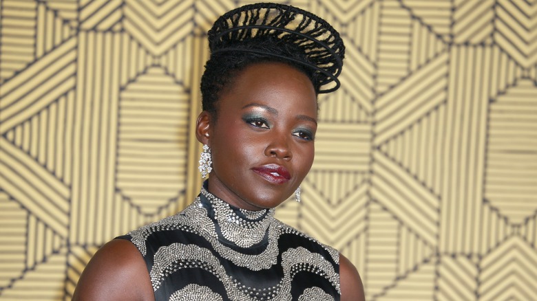 Lupita Nyong'o sur un tapis rouge 2022