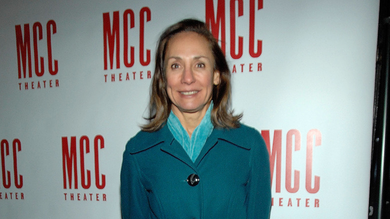 Laurie Metcalf souriante