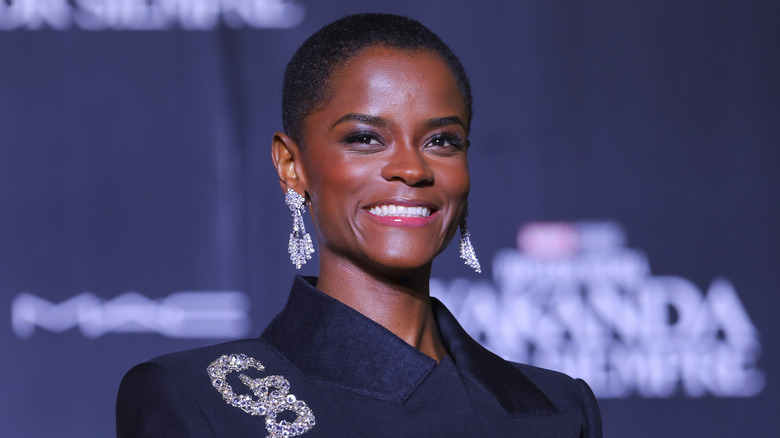 Letitia Wright souriante