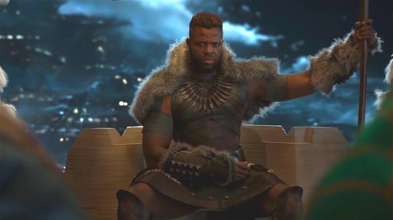 Winston Duke en costume de M'Baku