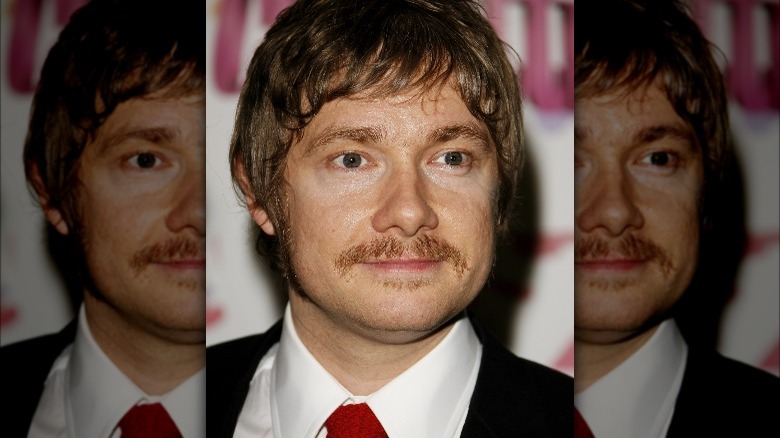 Martin Freeman souriant avec une moustache