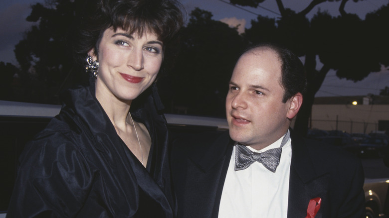 Jason Alexander et Daena Title souriants