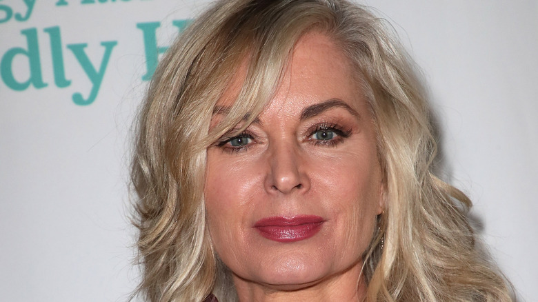 Eileen Davidson posant