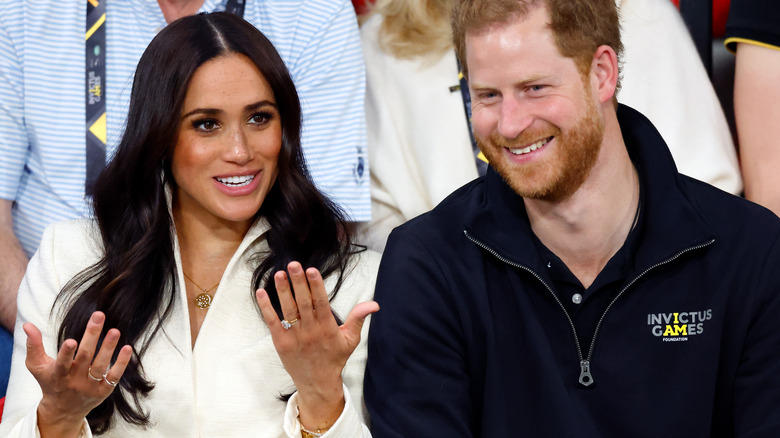 Meghan Markle parle du prince Harry en riant