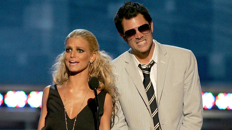 Jessica Simpson parle, Johnny Knoxville grimace